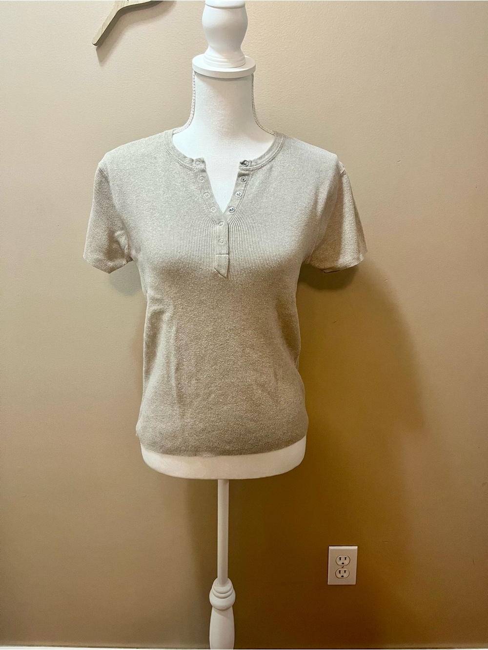 Gap Women’s Modern Ribbed Henley Shirt Size Large